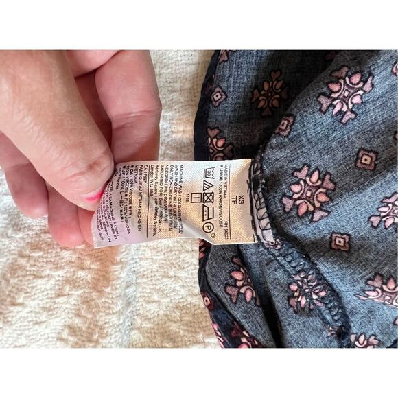 Gap navy tank top with red detail pattern - Picture 7 of 7